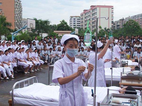 读卫校怎么报名
