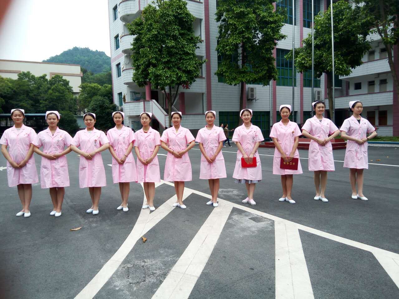 重庆卫校的办学性质和就业方向